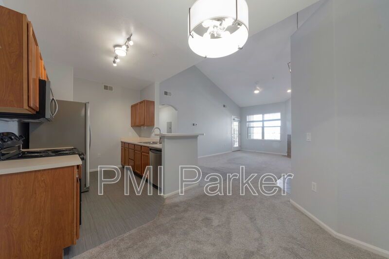Clean and cozy condo for lease with garage property image