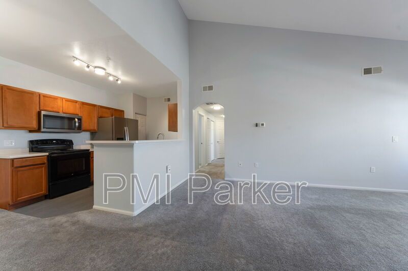 Clean and cozy condo for lease with garage property image