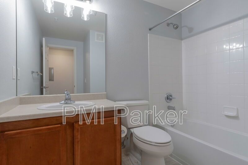 Clean and cozy condo for lease with garage property image