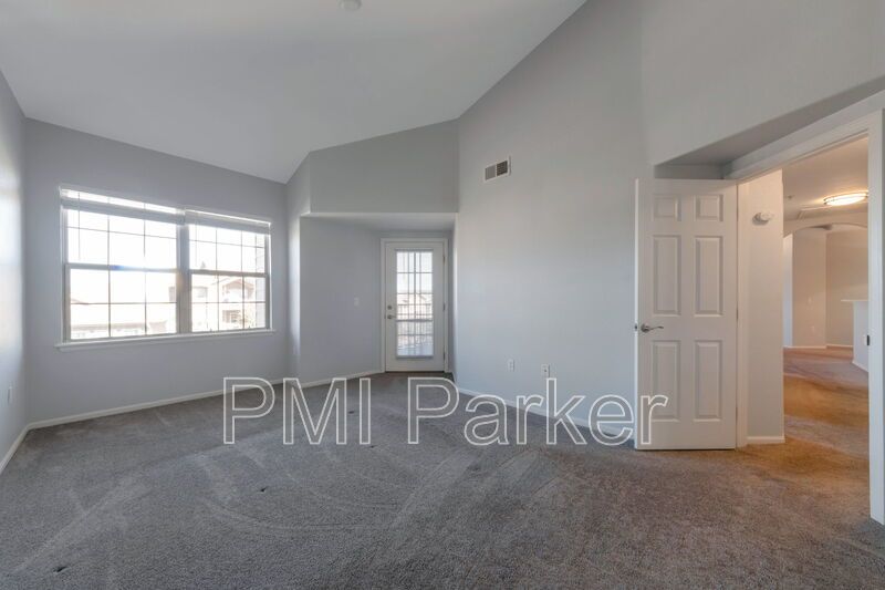 Clean and cozy condo for lease with garage property image