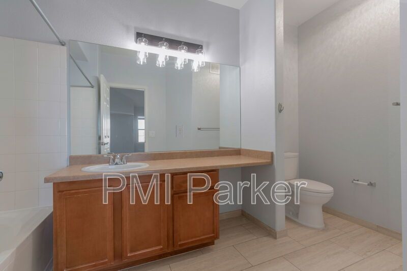 Clean and cozy condo for lease with garage property image