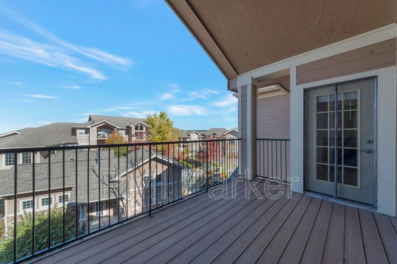 Clean and cozy condo for lease with garage property image