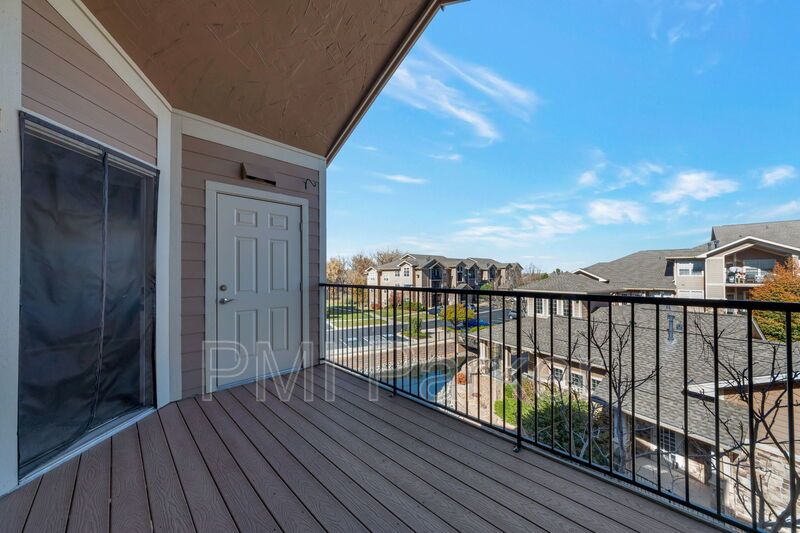 Clean and cozy condo for lease with garage property image