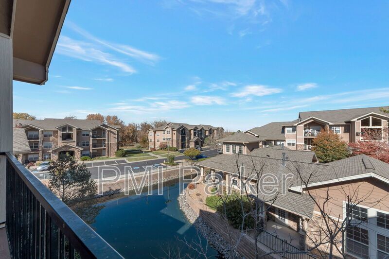 Clean and cozy condo for lease with garage property image