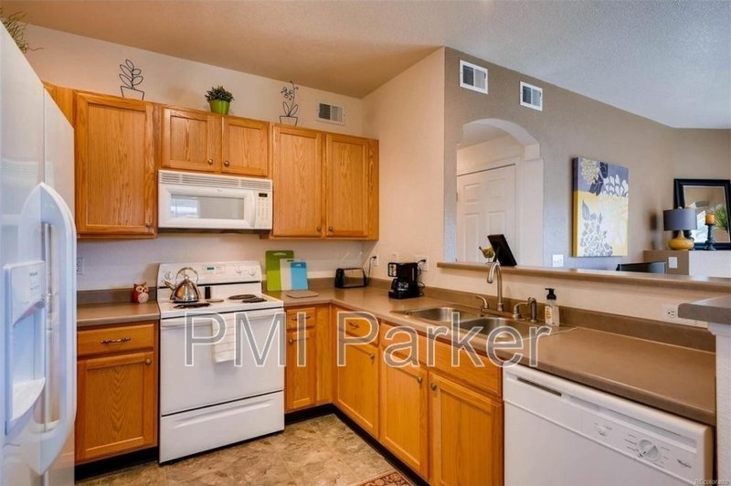 Cozy condo for lease property image