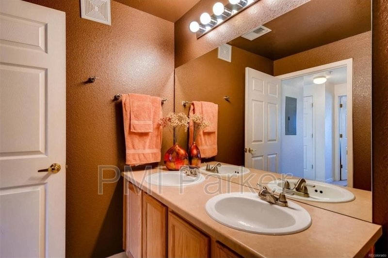 Cozy condo for lease property image