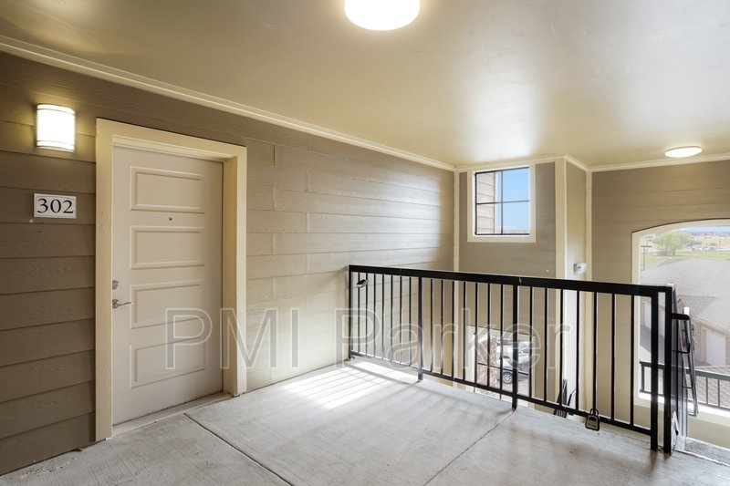 Beautiful Condo For Lease with Garage property image