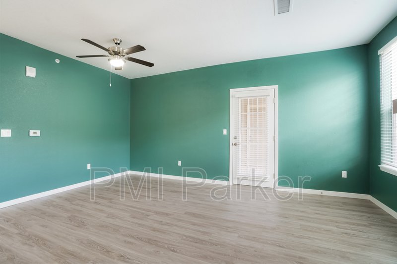 Beautiful Condo For Lease with Garage property image