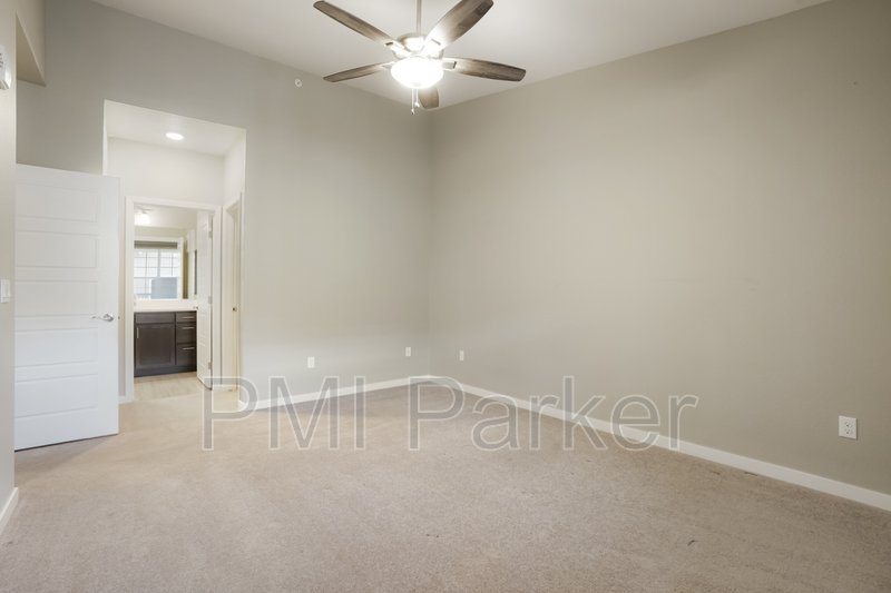 Beautiful Condo For Lease with Garage property image