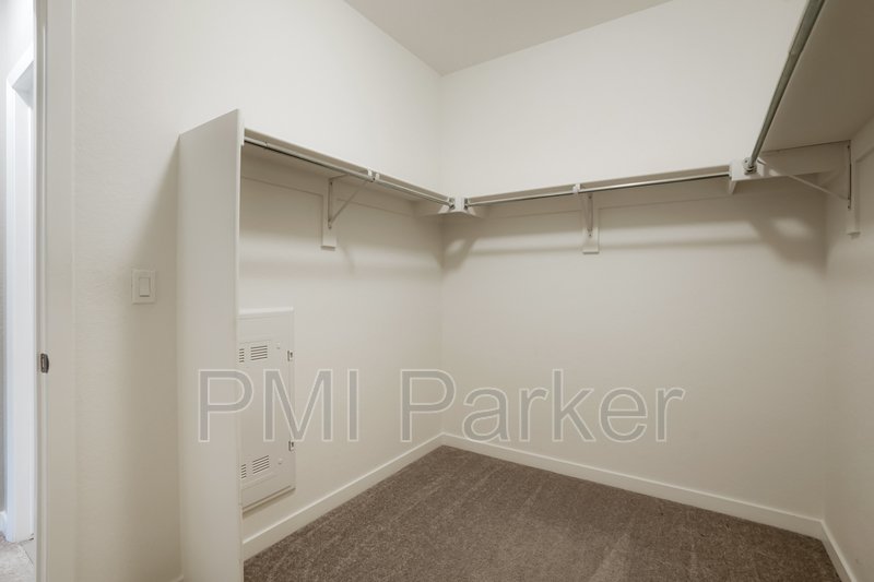Beautiful Condo For Lease with Garage property image