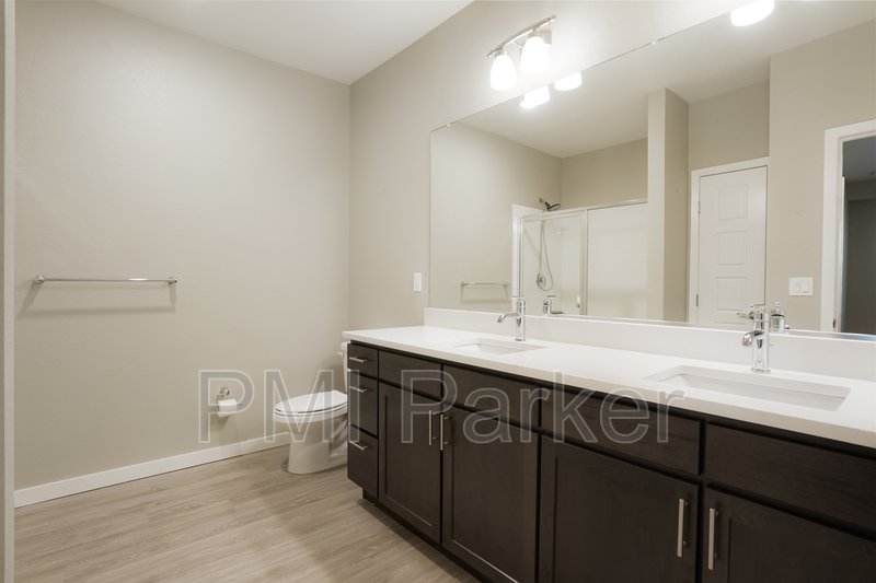 Beautiful Condo For Lease with Garage property image
