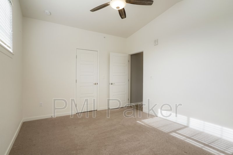 Beautiful Condo For Lease with Garage property image